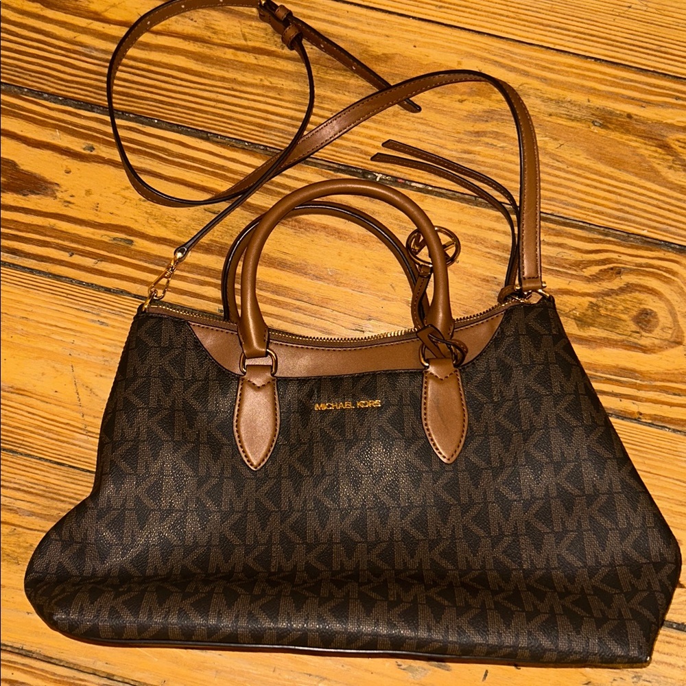 Michael Kors Shelia Medium Logo Satchel - Picture 9 of 11